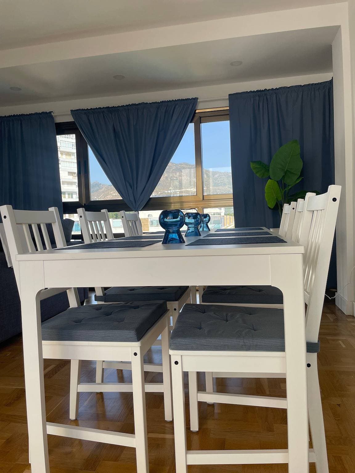 Foto 4 von 12: Ferienwohnung 'Marina View Benalmadena' mit Meerblick, Gemeinschaftspool & Klimaanlage