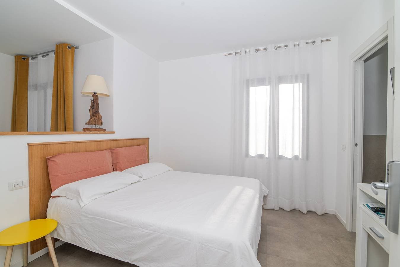 Foto 10 von 20: Zimmer „Stanza 1 – mit privater Terrasse, WLAN und Klimaanlage“