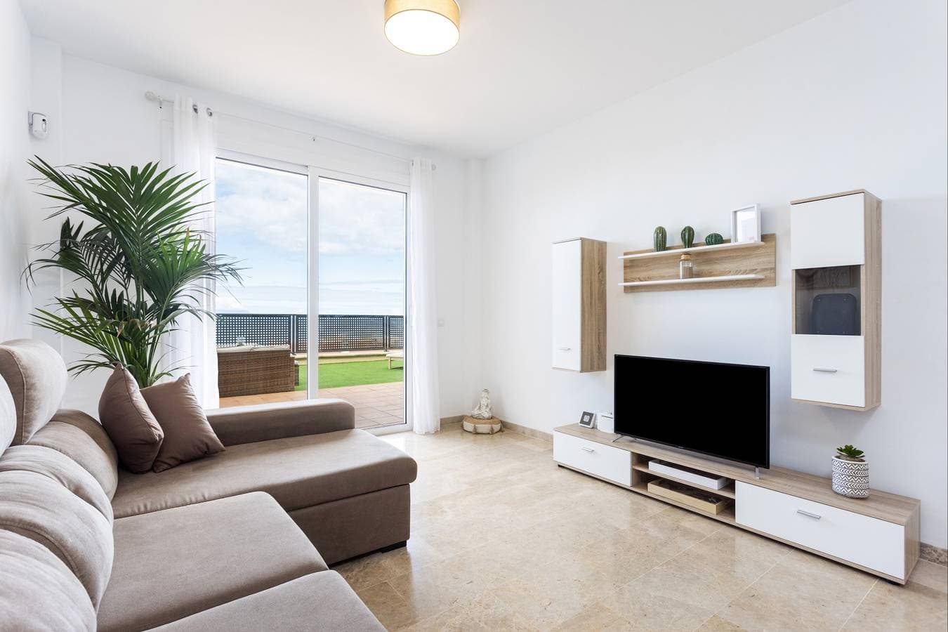 Foto 2 von 44: Ferien Wohnung mit herrlichem Blick auf das Meer!!