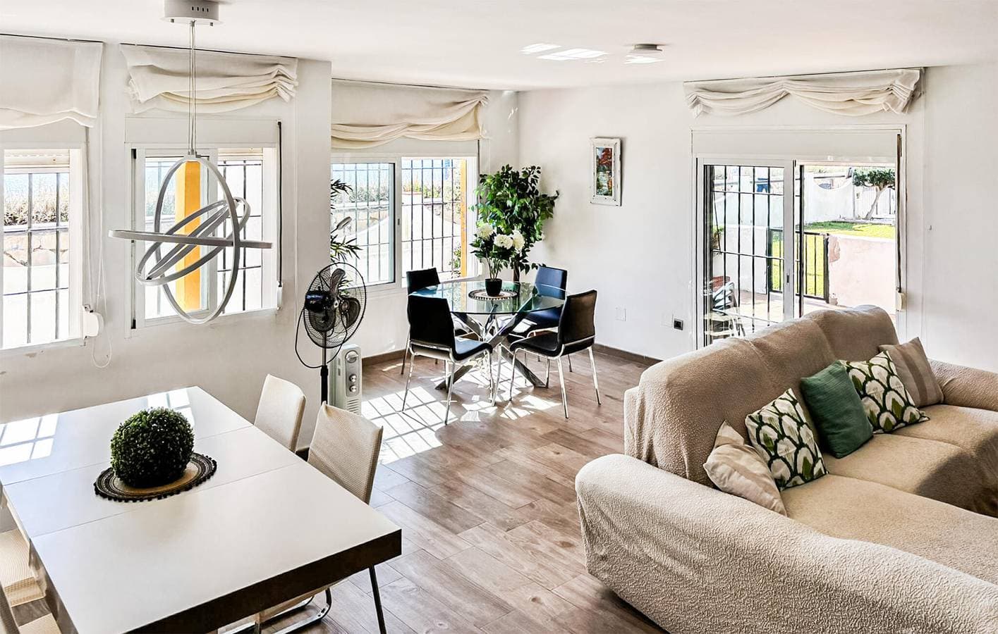 Foto 5 von 25: Gemütliche 200 m² große Ferienwohnung mit Pool, Terrasse und Zugang zum Strand