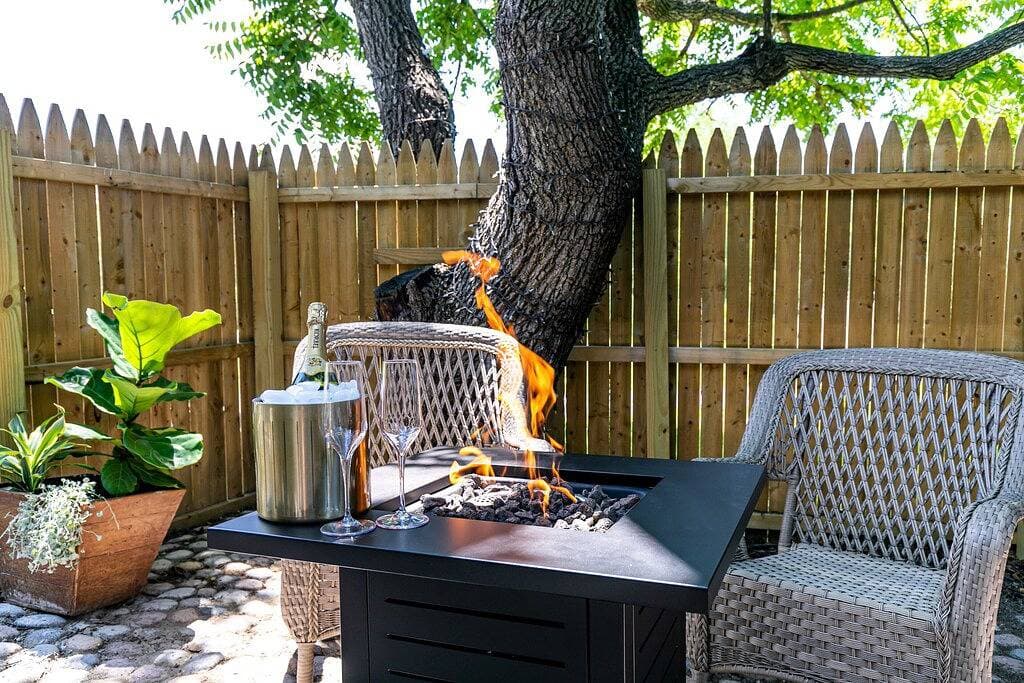 Tiny house with private Hot Tub 1