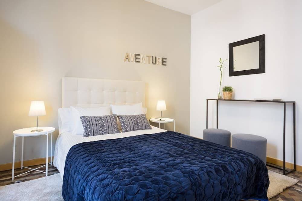 Professionally Decorated Balcony Apartment, free luggage storage service. 1