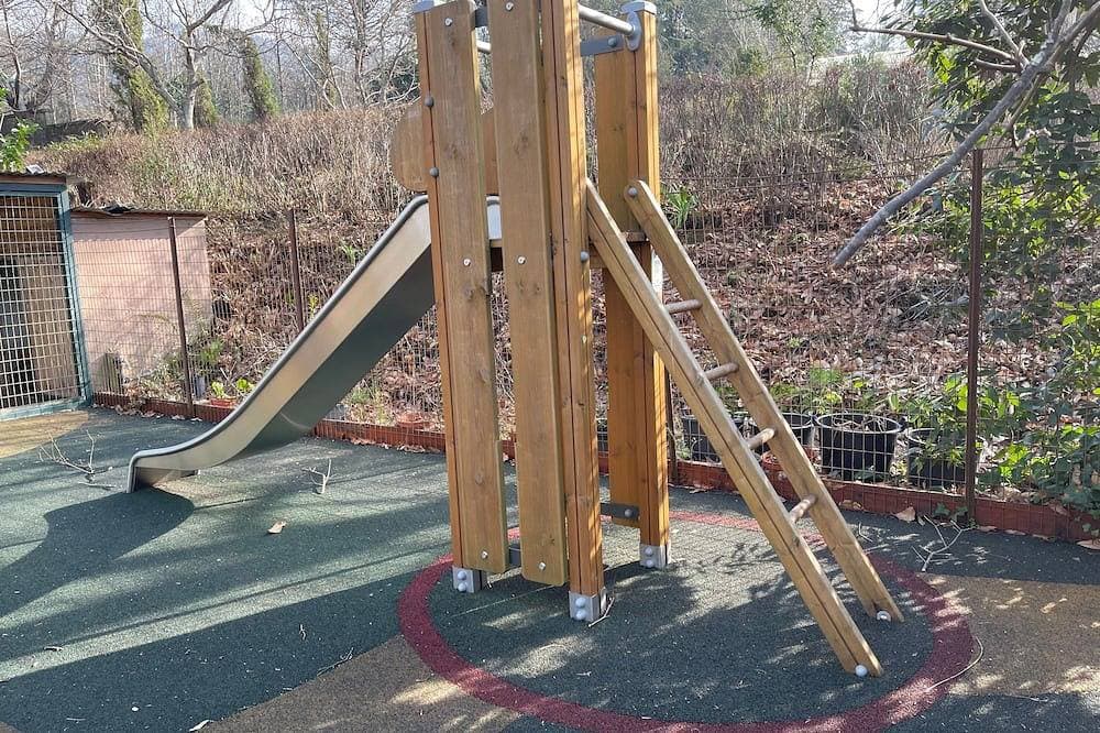 Foto 9 von 27: Suite Camélia mit Gemeinschaftspool und privatem Garten