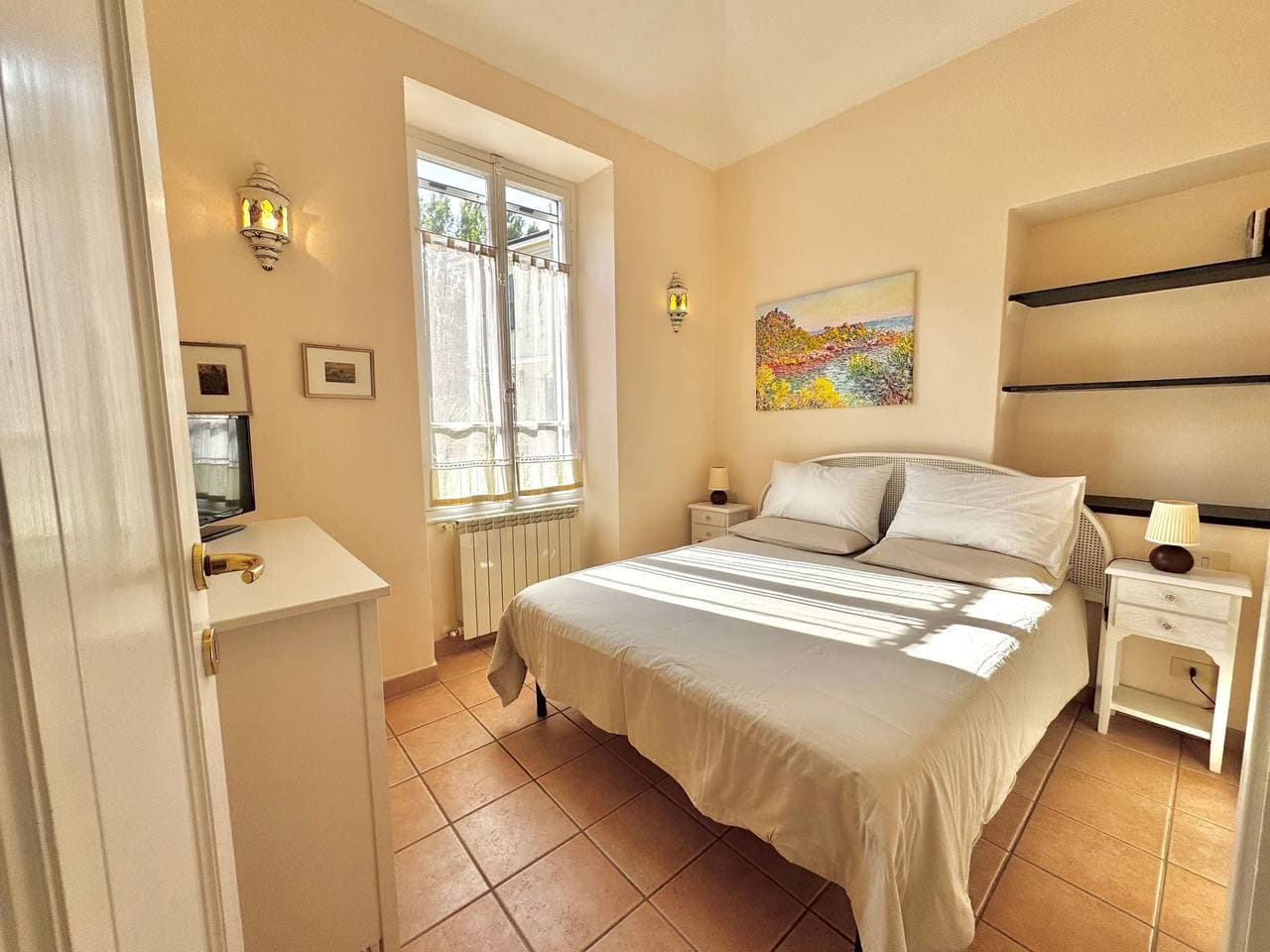 Foto 13 von 21: Villa in der Stadt-Privatparkplatz-Garten-6Gäste