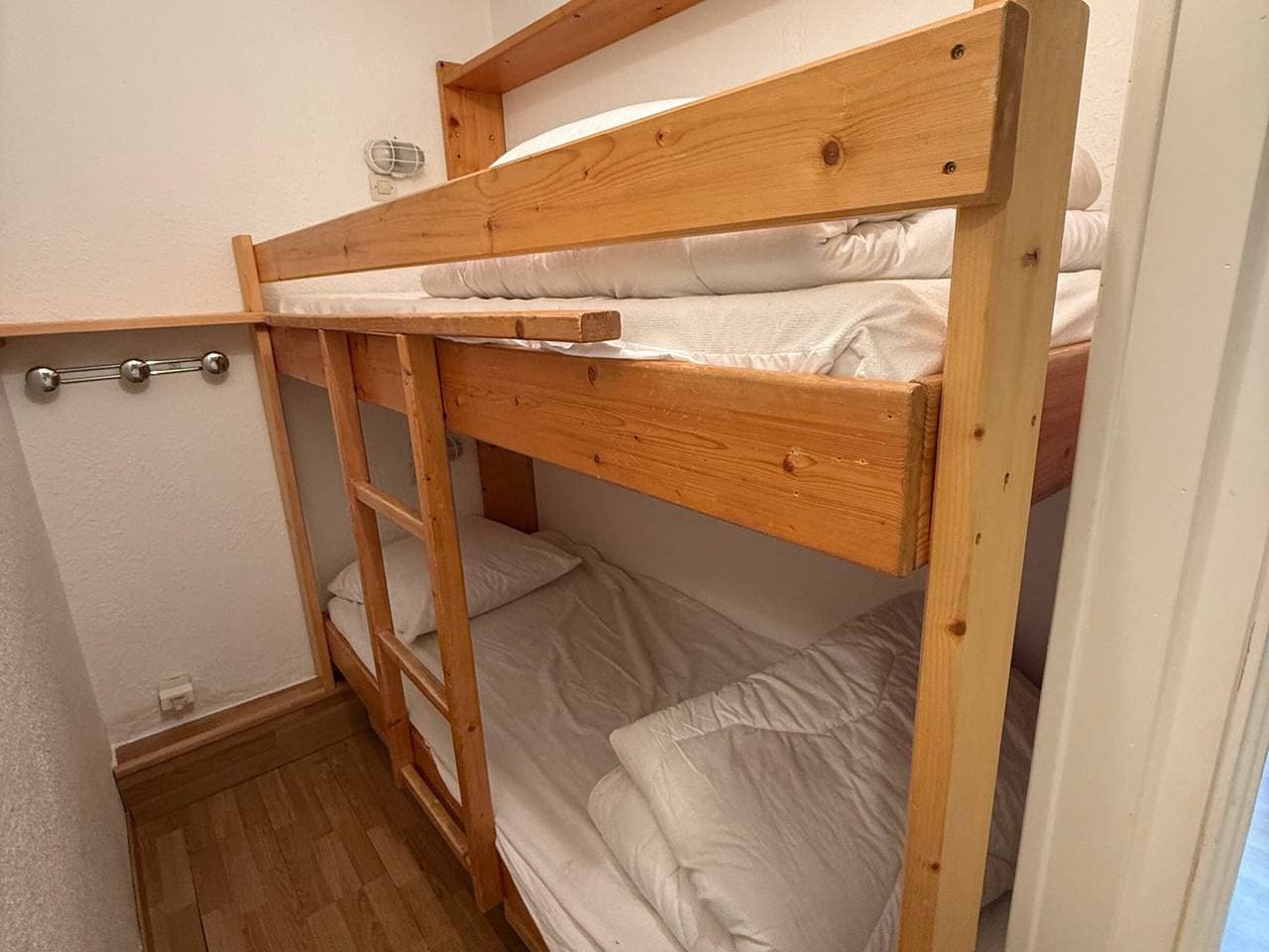 Foto 5 von 10: Studio mit Kabine direkt an der Piste mit Balkon, 4 Betten