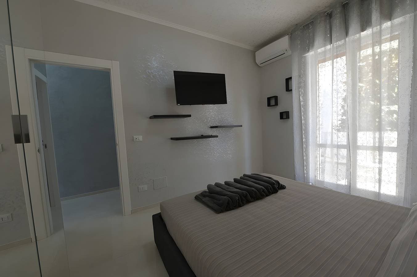 Foto 9 von 16: Doppelzimmer 1 mit WLAN und Klimaanlage