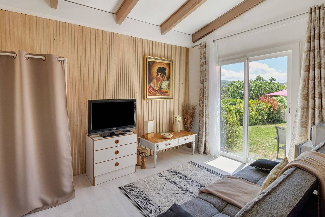 Foto 4 von 22: Gästezimmer „Le Pape - Chambre“ mit Meerblick, WLAN und Klimaanlage