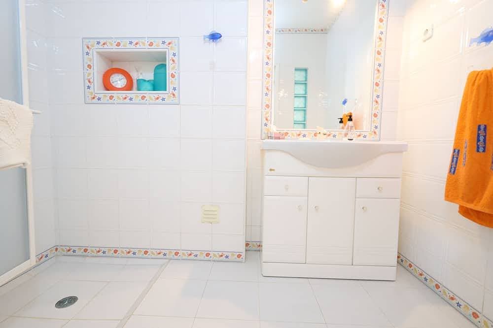Foto 8 von 30: Charming 3 bedroom, 3 bathroom Villa, only 450m from the beach - 163730/Al
