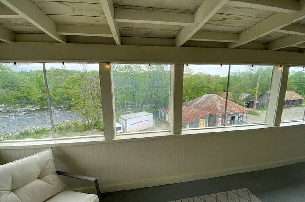 Foto 2 von 24: Top Floor River View Apartment