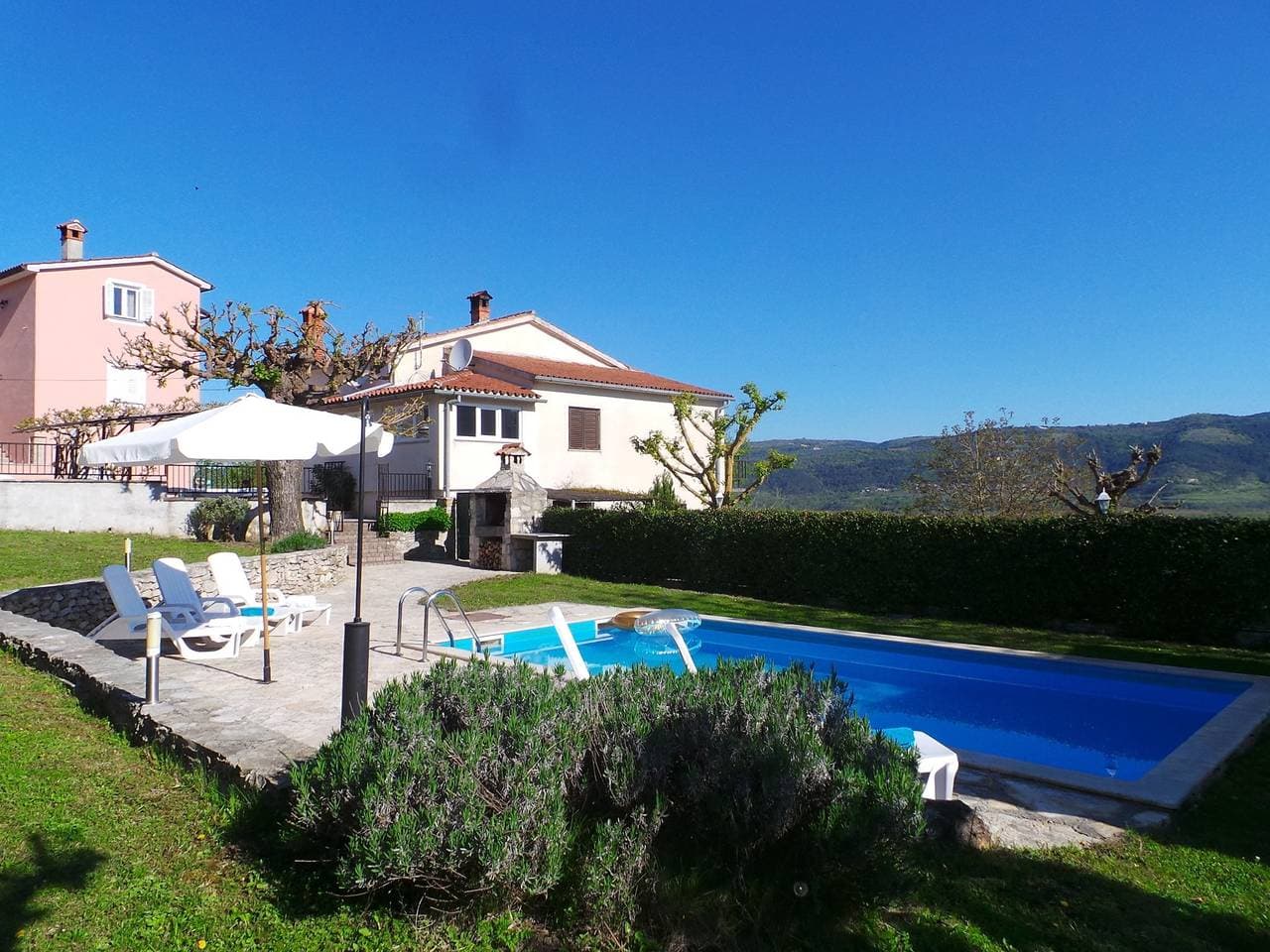 Foto 2 von 48: 4-Zimmer-Ferienwohnung mit Balkon Motovun - Bataji, Sredisnja Istra -a