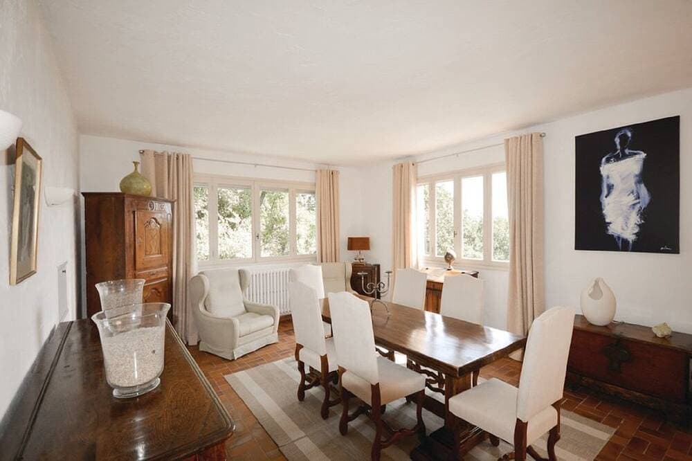 Foto 11 von 18: Schöne Villa an der französischen Riviera Pool und Terrasse