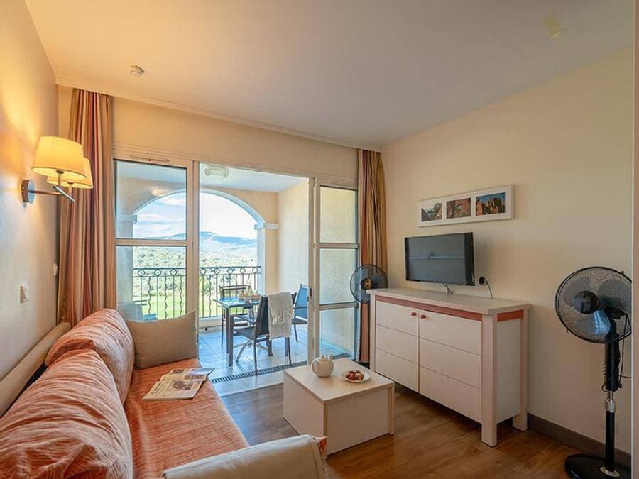 Foto 3 von 36: Pierre & Vacances Village Cap Esterel - Studio 4 personen - Studio 4 Personen - 1 Schlafbereich - Terrasse