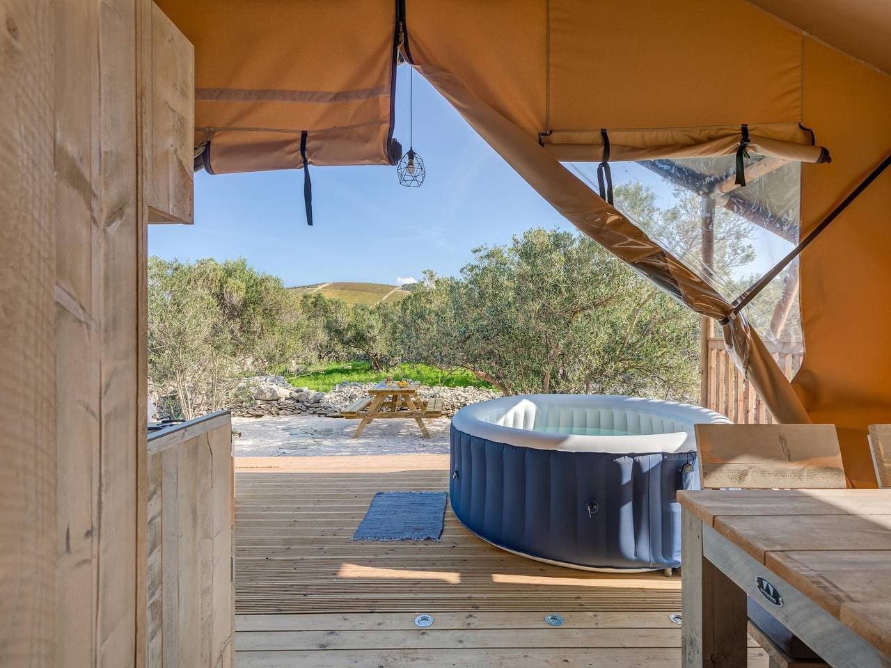 Foto 4 von 27: Insel-Glamping für 4 Personen mit Whirlpool