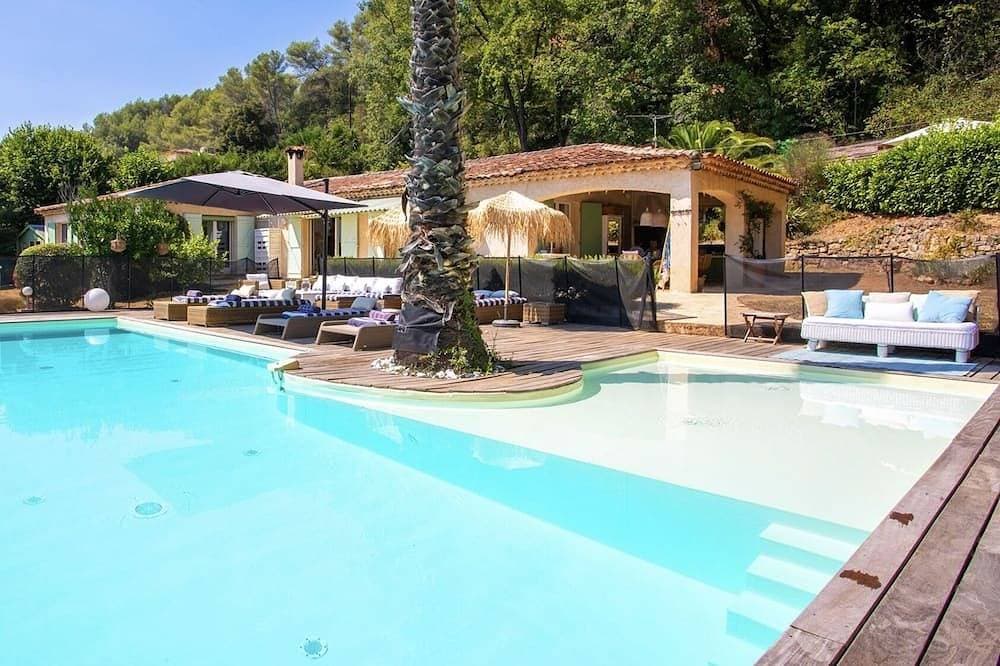 Foto 11 von 30: Villa mit salzigem Infinity-Pool und Blick auf Hügel an der französischen Riviera