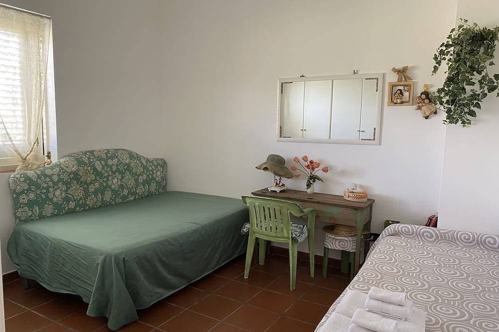 Foto 4 von 30: Holiday home with beautiful sea views, 3 minutes walk from the beach