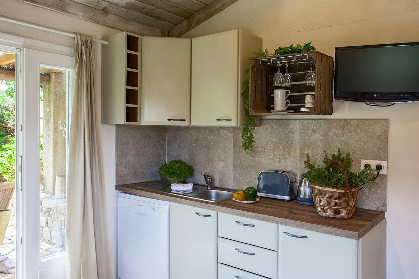 Foto 10 von 17: Kleines, ruhiges Haus  „Dracena“ mit hübschem Garten - 2 Personen