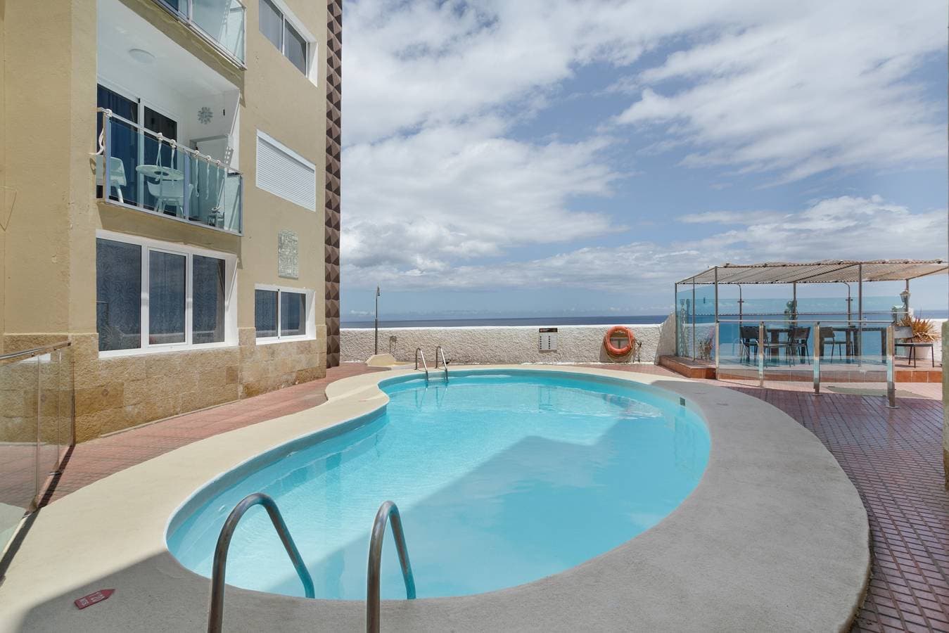 Foto 3 von 23: Ferienwohnung 'Flipper 302' mit Meerblick, Gemeinschaftspool und WLAN