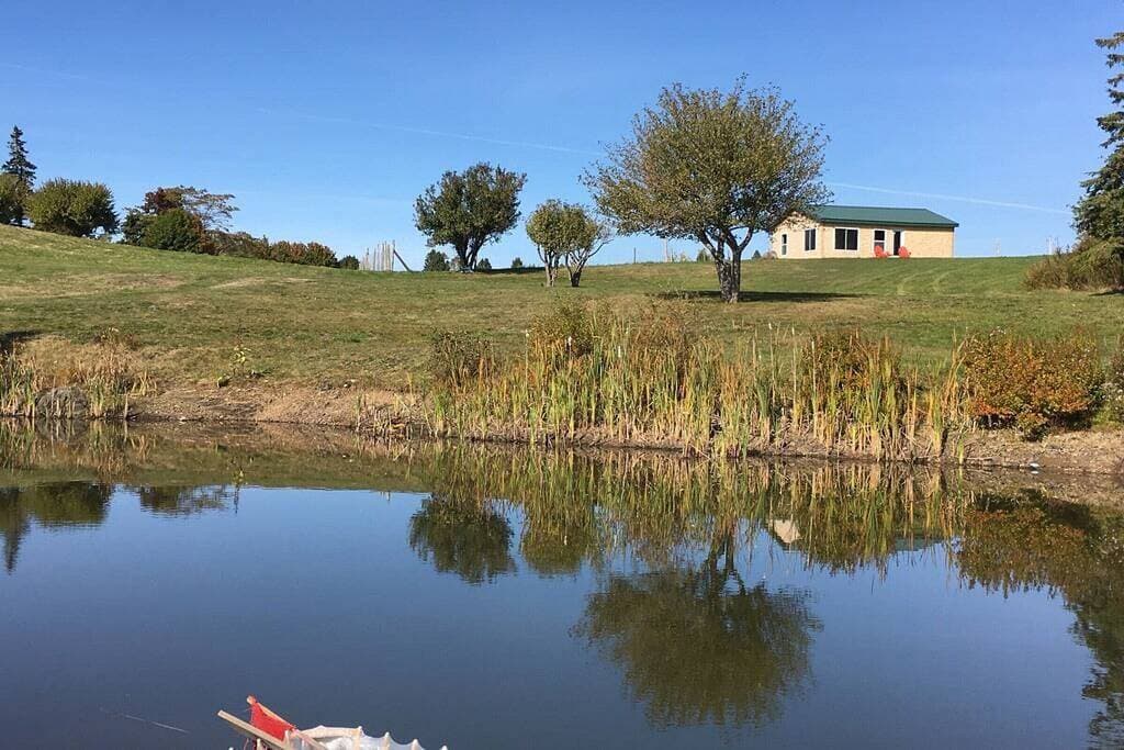 Foto 7 von 22: Ebbe-Flut-Häuschen sitzt zurück vom Ufer, das Cobscook Bucht übersieht Schlafplätze: 4