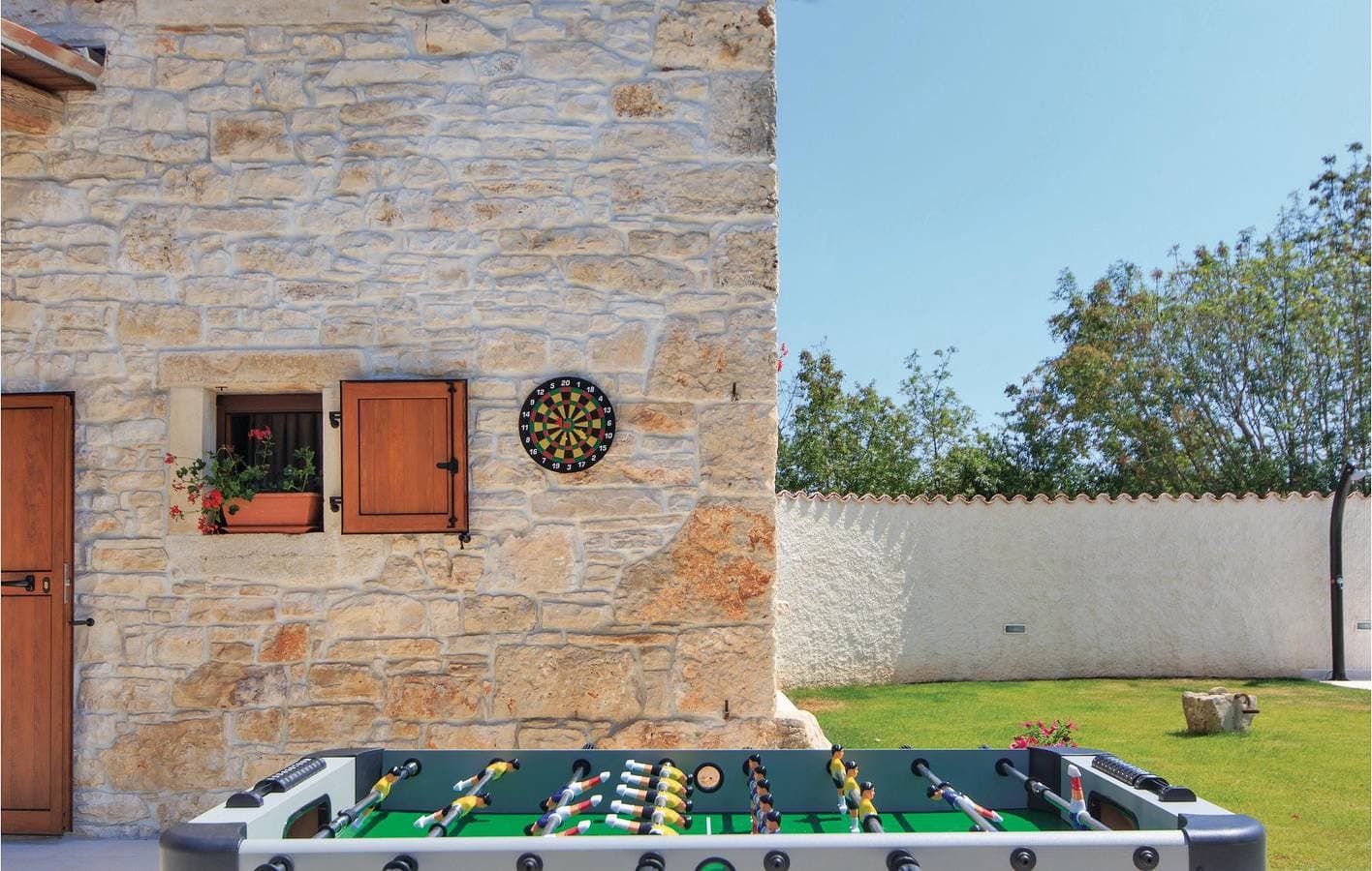 Foto 7 von 43: Charmante Ferienwohnung mit Terrasse und Pool in der Nähe des Stadtzentrums von Manjadvorci