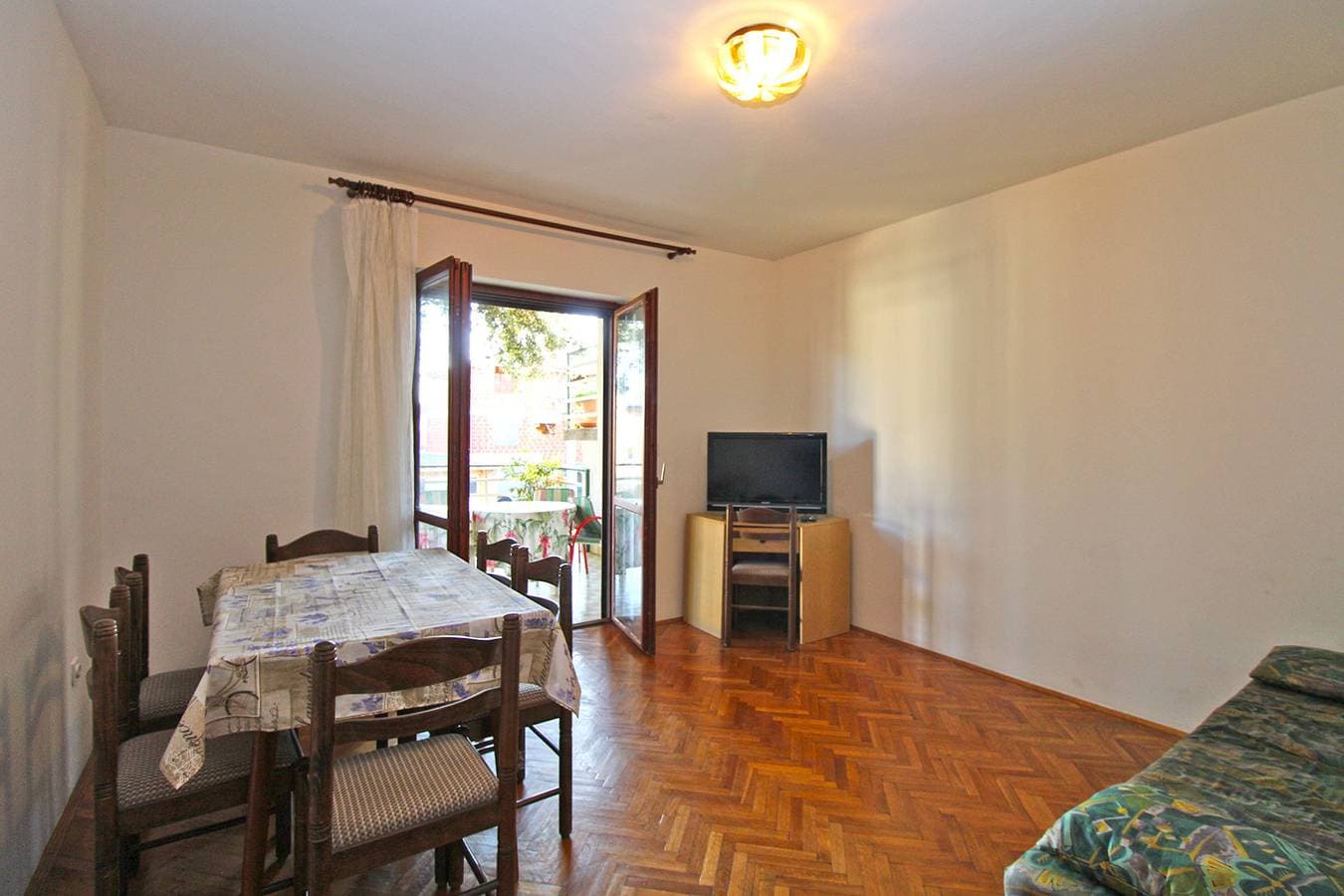 Foto 11 von 26: Ferienwohnung für 4 Personen mit Terrasse