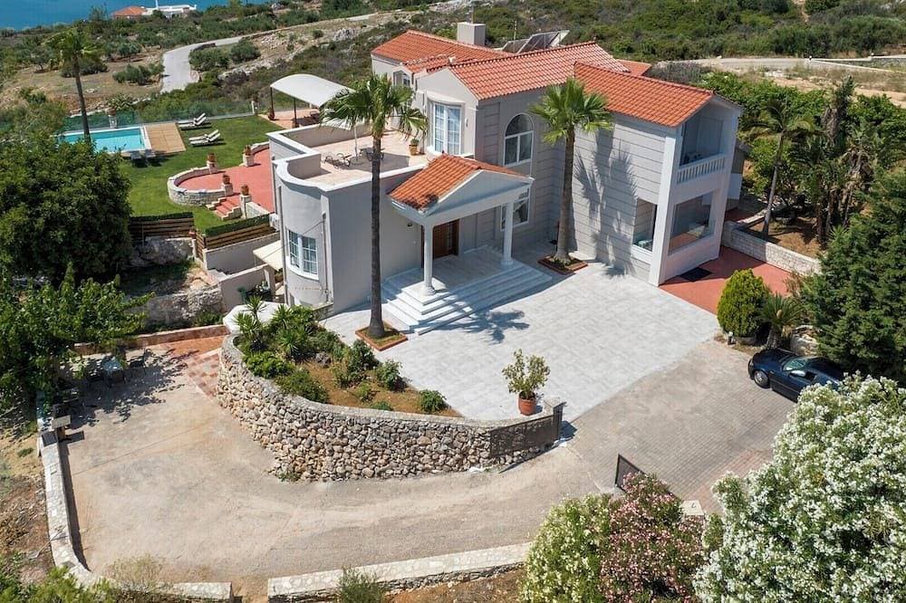 Foto 7 von 30: Breathtaking view*Private Heated Pool*15 sleeps*BBQ*390m2