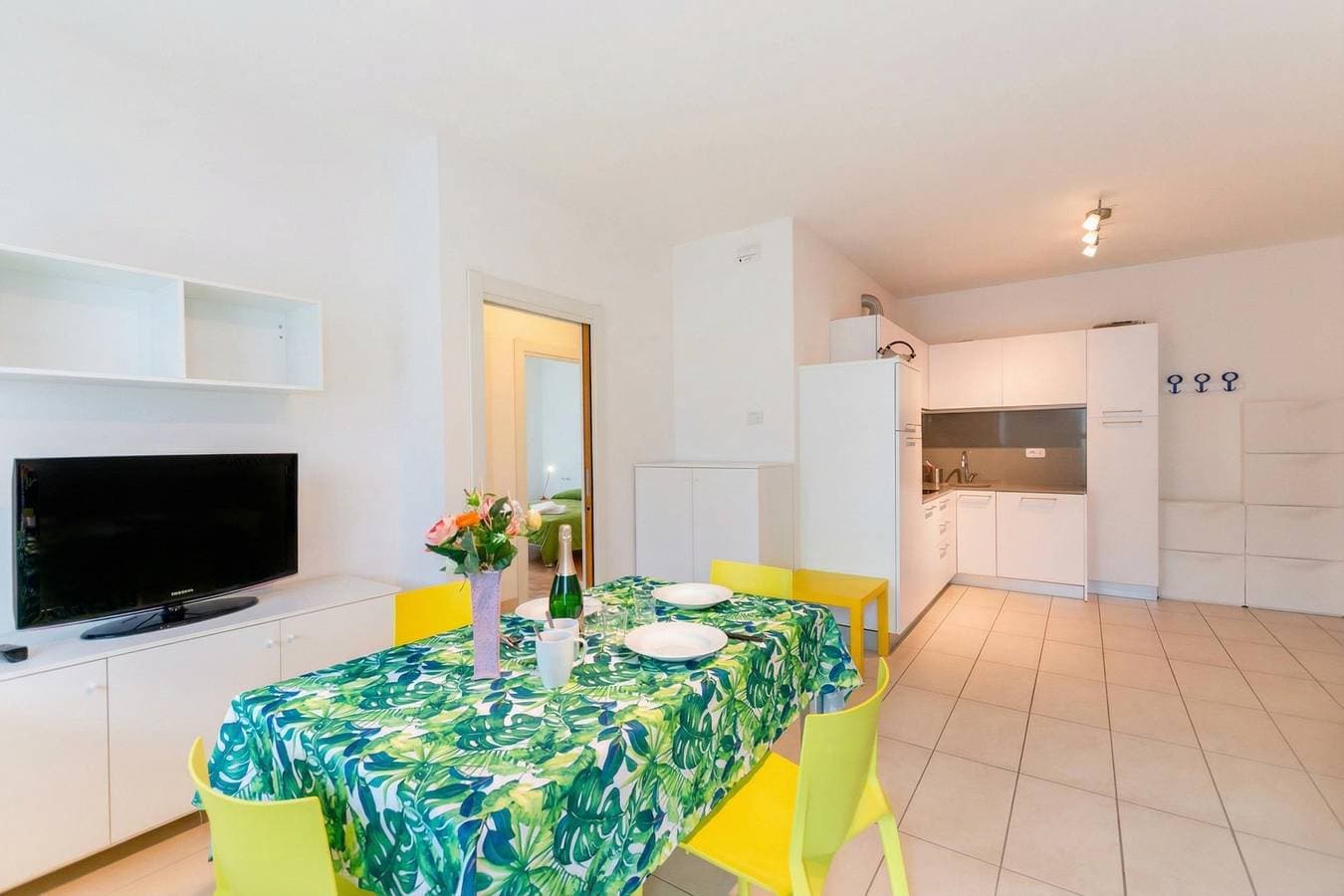 Foto 4 von 22: Torbole Relax, Pool & Balcony Apartment 2