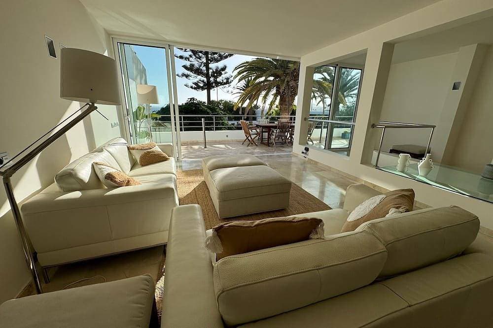Foto 11 von 30: Luxuriöse, lichtdurchflutete Villa mit Pool, 50 m vom Meer entfernt