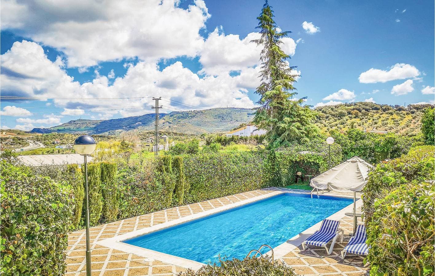 Foto 2 von 37: Familienfreundliche Wohnung mit Pool und Terrasse