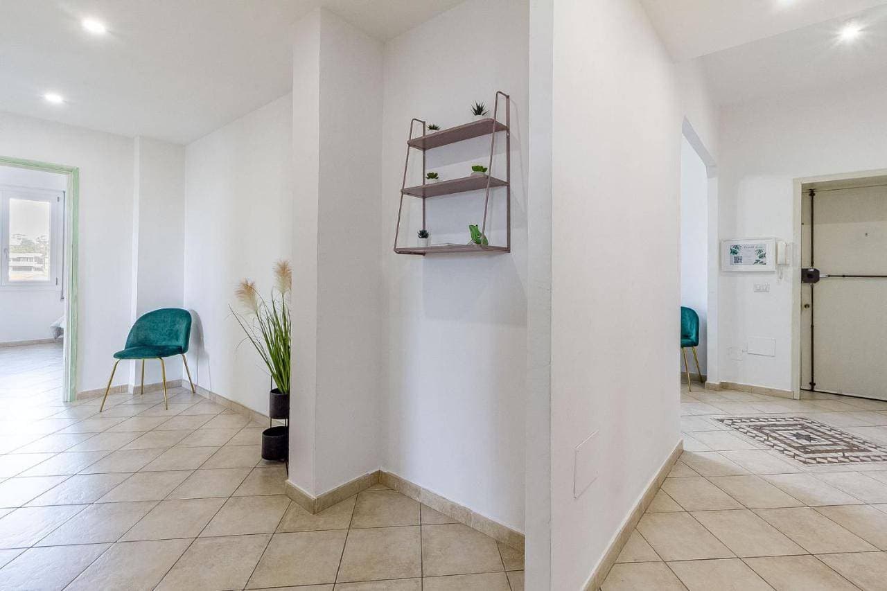 Foto 8 von 47: Two-Bedroom Apartment with Balcony