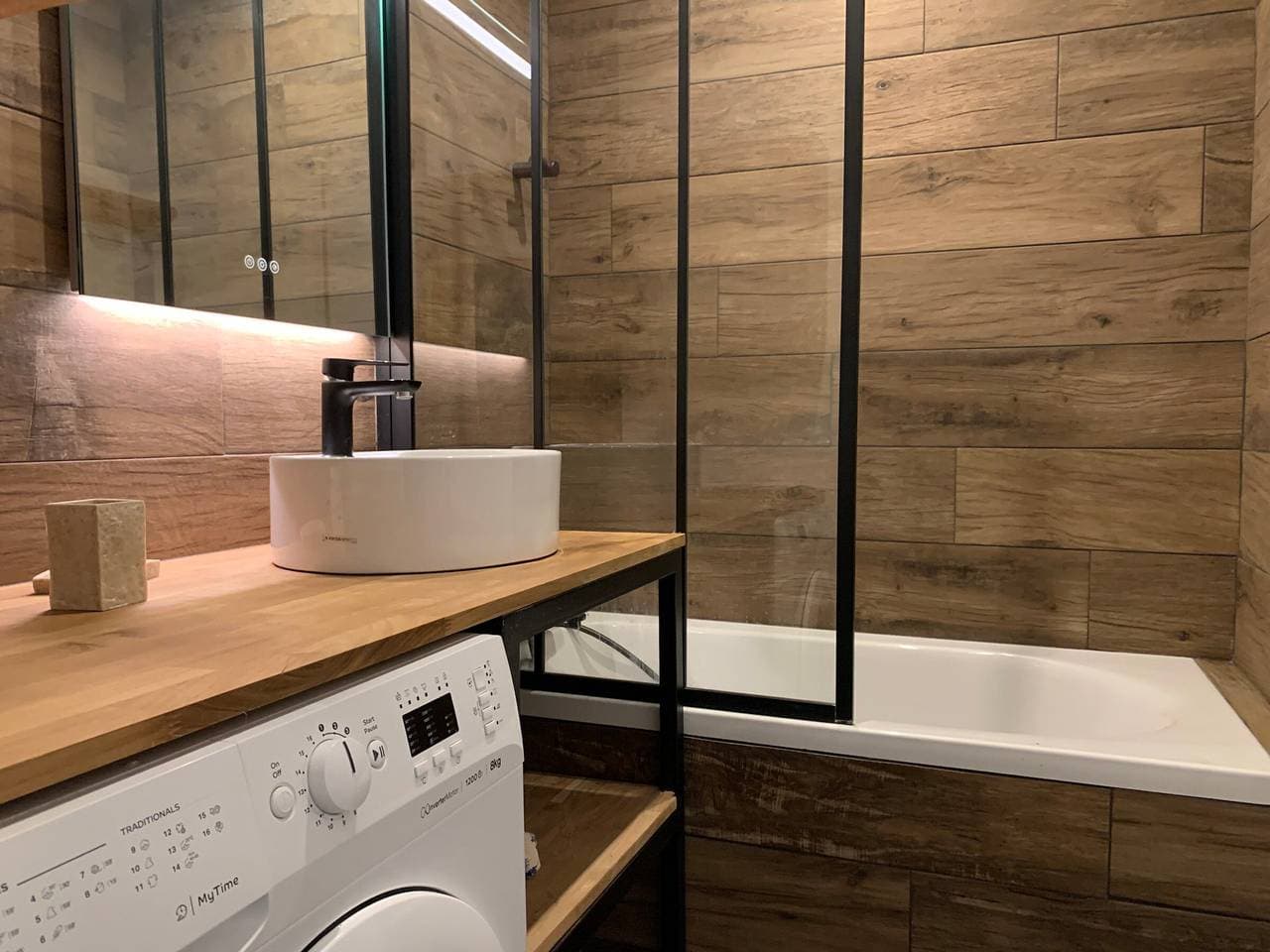 Foto 4 von 13: Charmantes renoviertes Studio mit Balkon und WIFI, nahe den Pisten