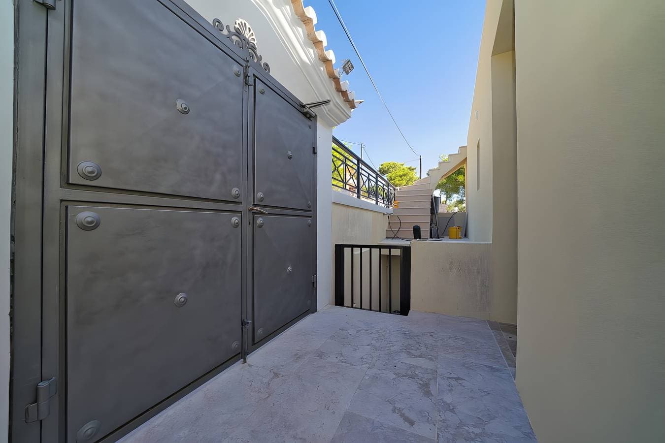 Foto 10 von 28: Heli View Apartment mit privatem Pool und Meerblick