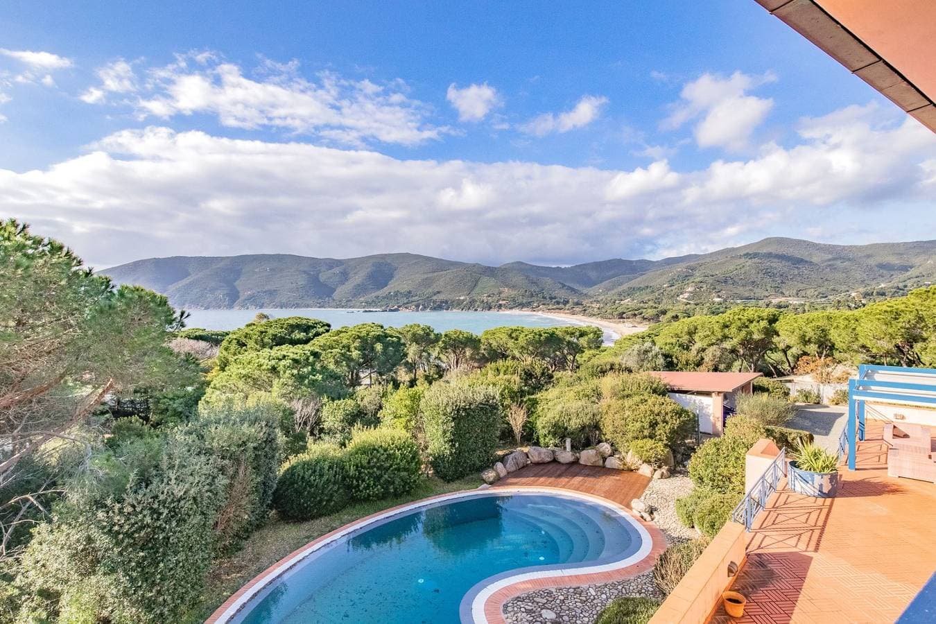 Foto 8 von 107: Villa für 10 Personen mit Garten