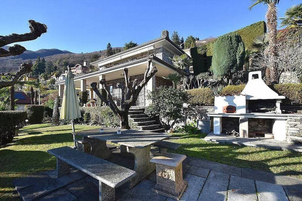 Foto 12 von 30: Villa Alborella: A bright four-story villa situated on a promontory facing the lake, with Free Wi-Fi.