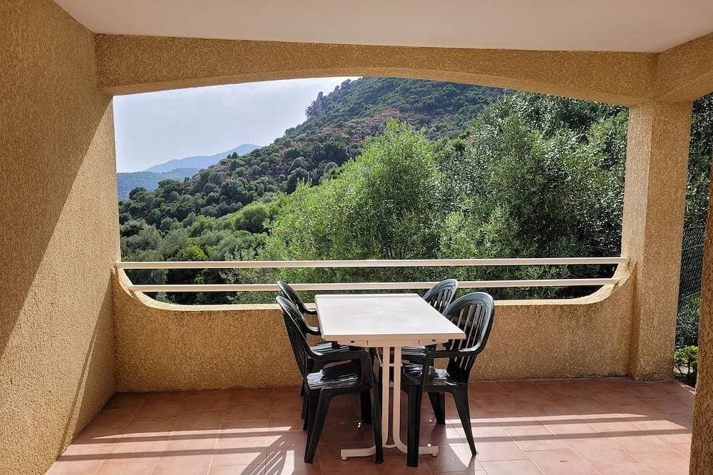 Foto 9 von 11: Exceptional panoramic sea view on the Gulf of Ajaccio. Very quiet. Garden