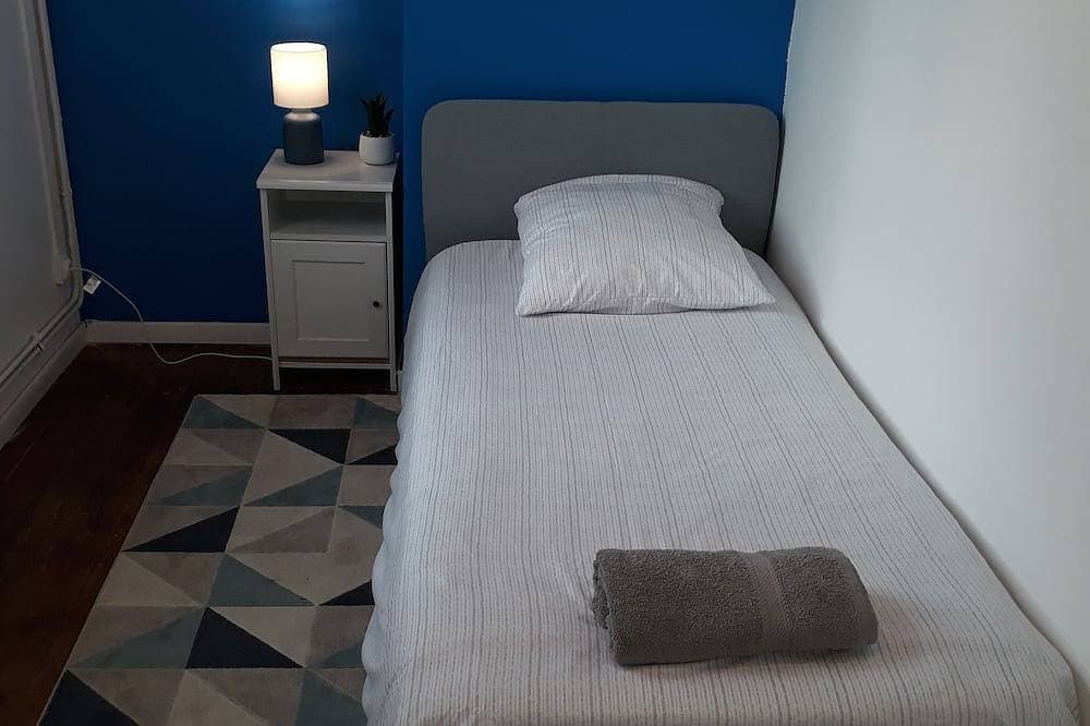 Foto 3 von 12: L'escale Arquaise, Das Haus mit einem Blumengarten