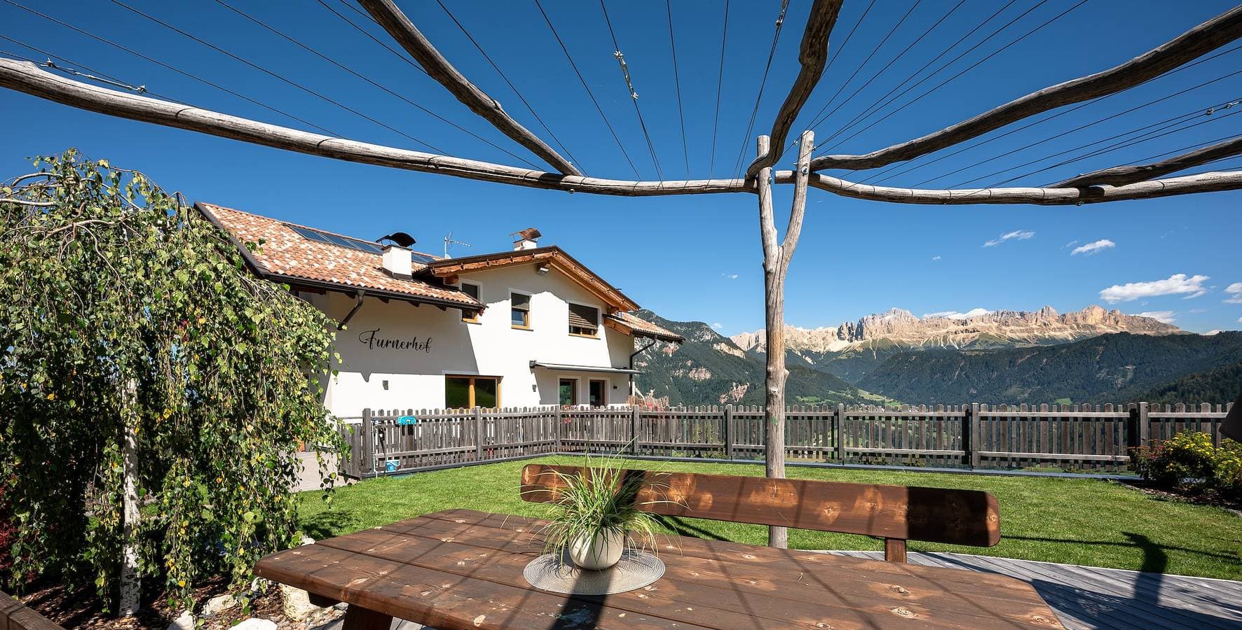 Foto 11 von 33: Ferienwohnung 'Furnerhof Apt Olpenglühn' mit Bergblick, Gemeinschaftsgarten und WLAN