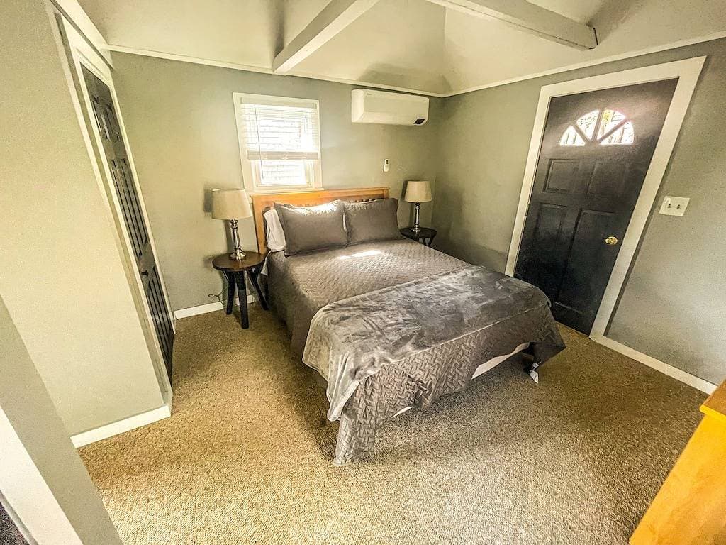 Cozy Pond Side Cottage in Bar Harbor! [The `Nook`] 1