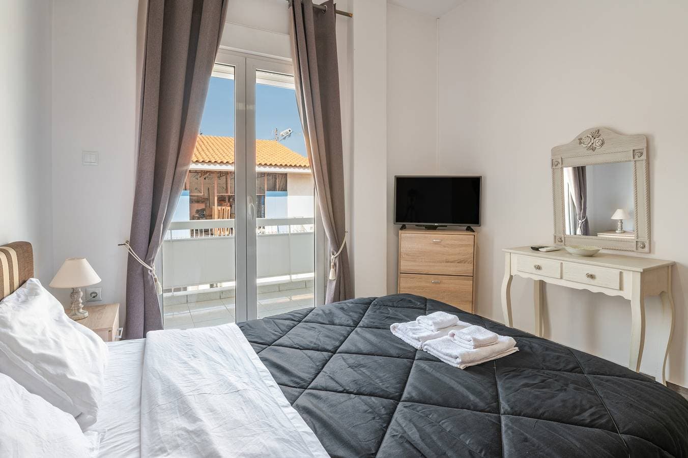 Foto 11 von 21: Artemis Blue Escape Apartment – Modernes Apartment nur 10 m vom Strand entfernt