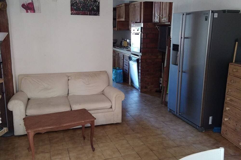 Foto 9 von 12: Quiet country house 90 m2 with swimming pool/ jacuzzi/ large garden/ terrace
