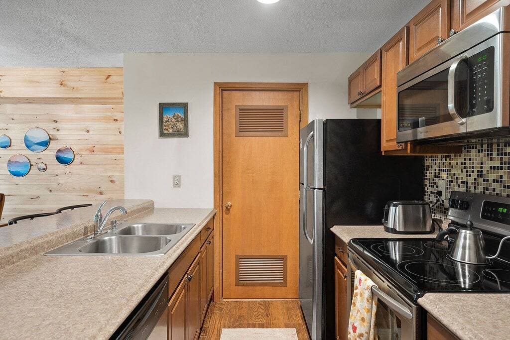 Foto 12 von 27: Modernisierte Wohnung am Fuße des Mt Snow mit Kamin