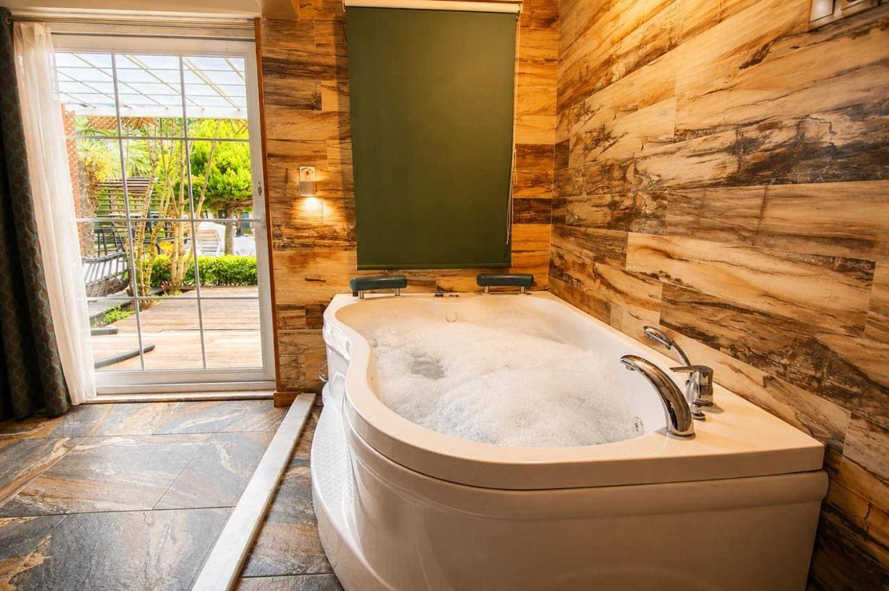 Foto 6 von 13: Double Room with Spa Bath