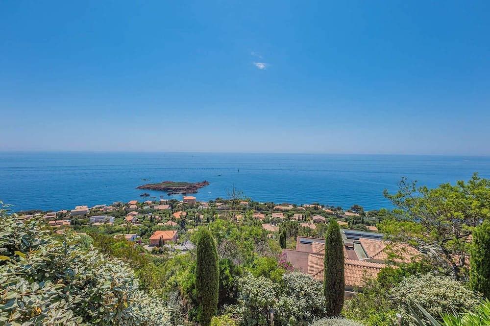 Saint-Raphaël Anthéor – Exceptional Villa With Swimming Pool And Panoramic Sea View 1