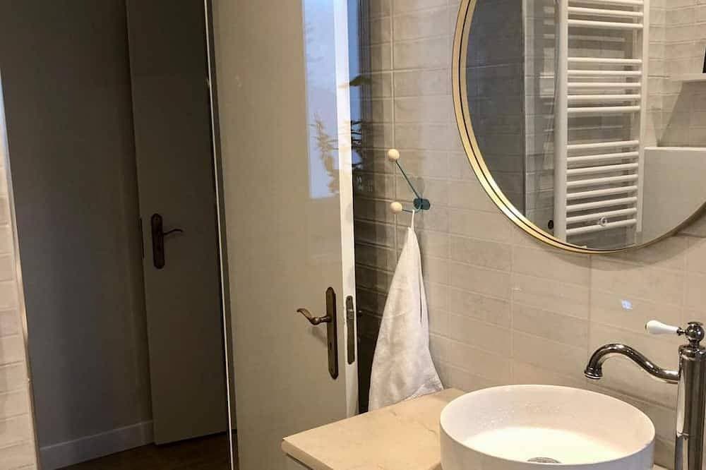 Foto 7 von 19: Cozy Apartment Cascais, Estoril, 4 min to the Beach