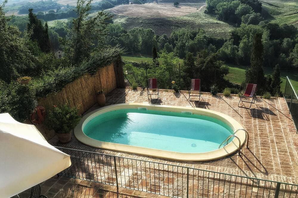 Landhaus, Pool, Meerblick, WiFi, in einem Dorf in der Nähe von Montalcino 1