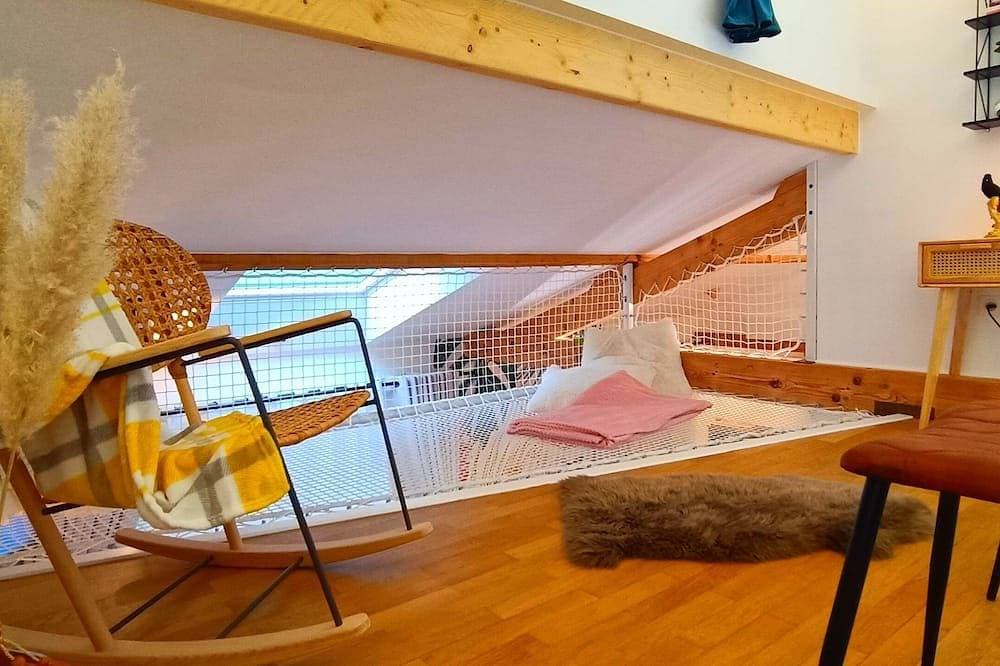 Foto 6 von 27: Gemütliches Apartment mit Whirlpool-Badewanne im Schlafzimmer und Katamaran-Netz