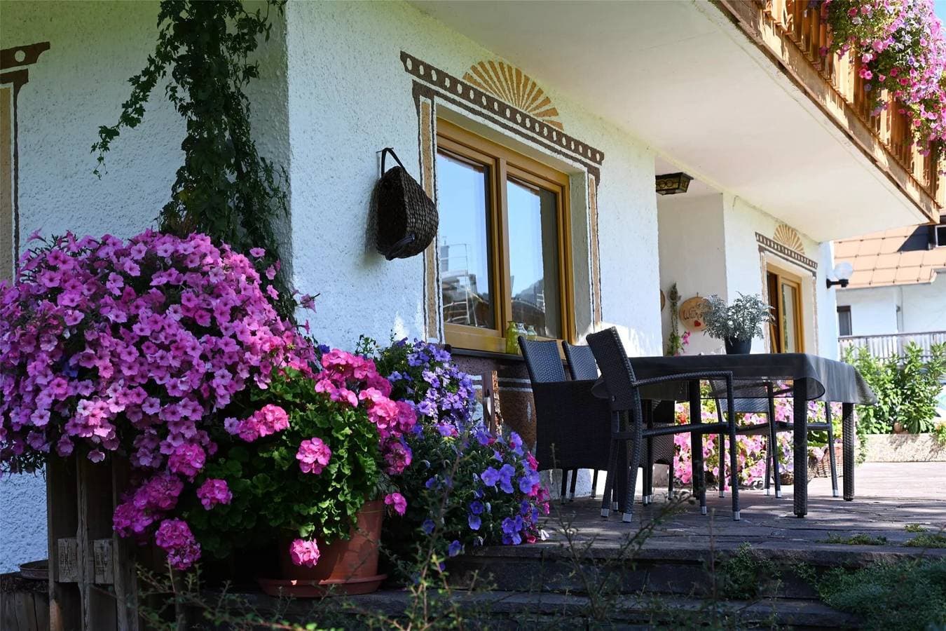 Foto 5 von 26: Einzimmerapartment '3' mit Bergblick, Gemeinschaftsterrasse und Wi-Fi