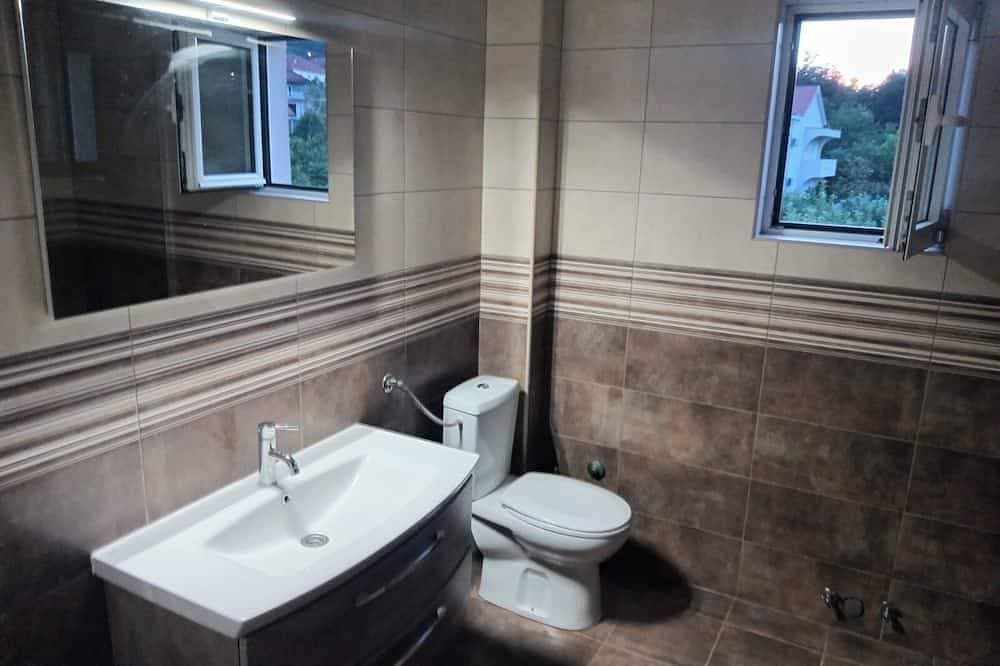 Foto 5 von 12: The modernly equipped villa is located in a quiet and green environment.