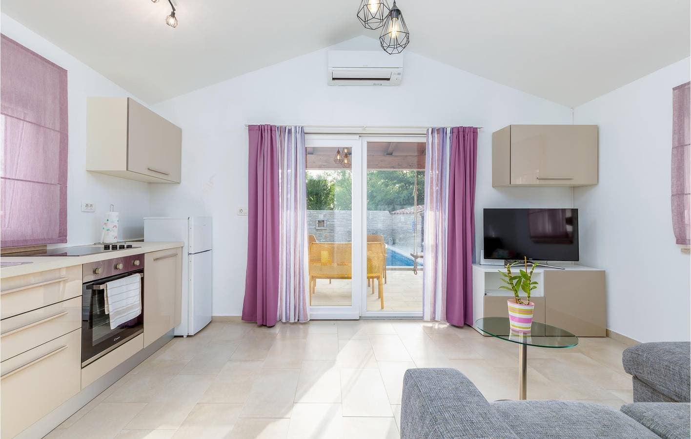 Foto 7 von 33: Gemütliche 1-Zimmer-Wohnung mit Terrasse, WLAN, Parkplatz und Klimaanlage