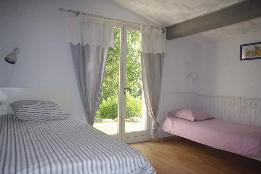 Foto 3 von 29: Bauernhaus Mit Charme ruhig, Ausblick Esterel, 4/5 Personen