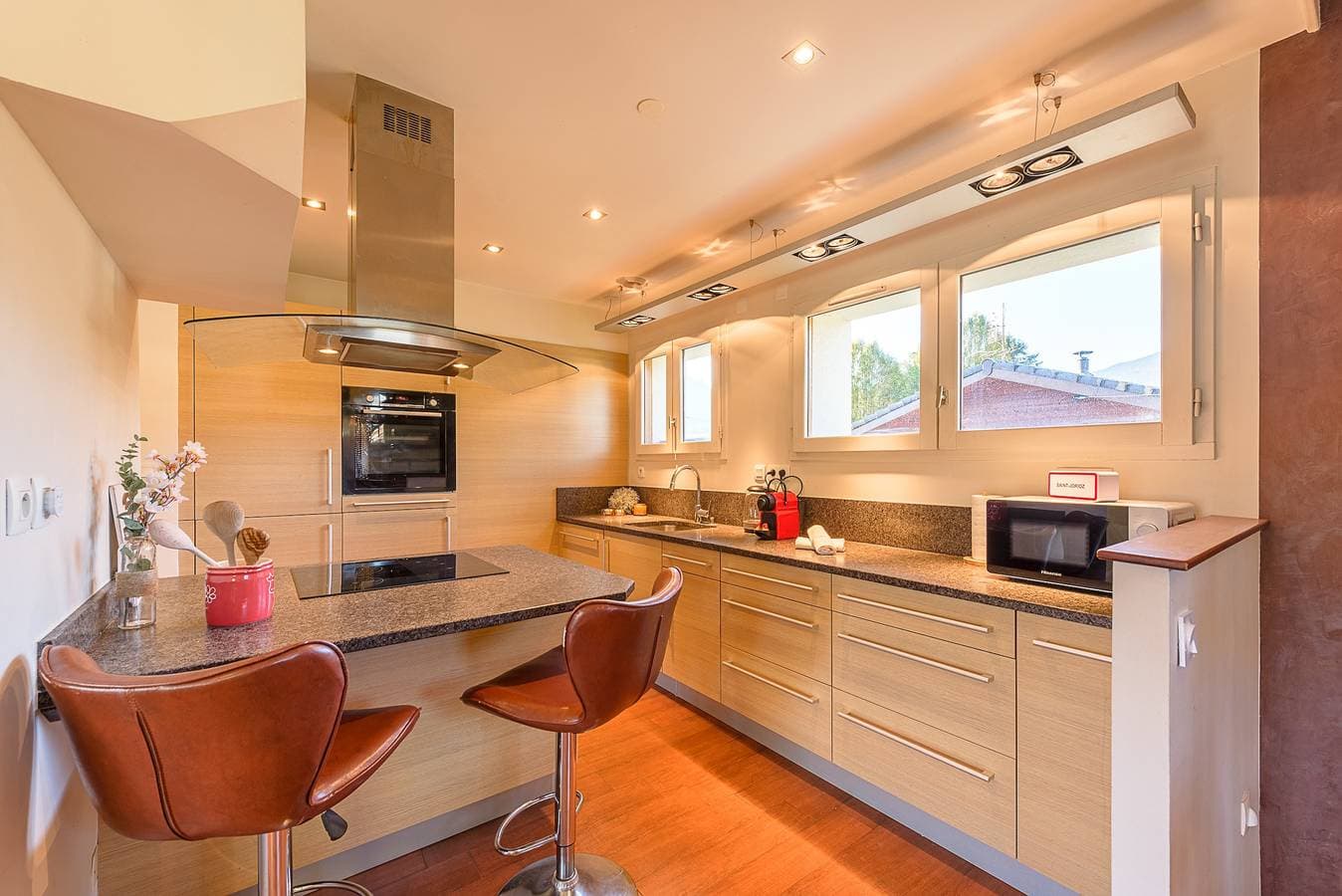 Foto 3 von 36: Ferienhaus für 9 Personen mit Terrasse